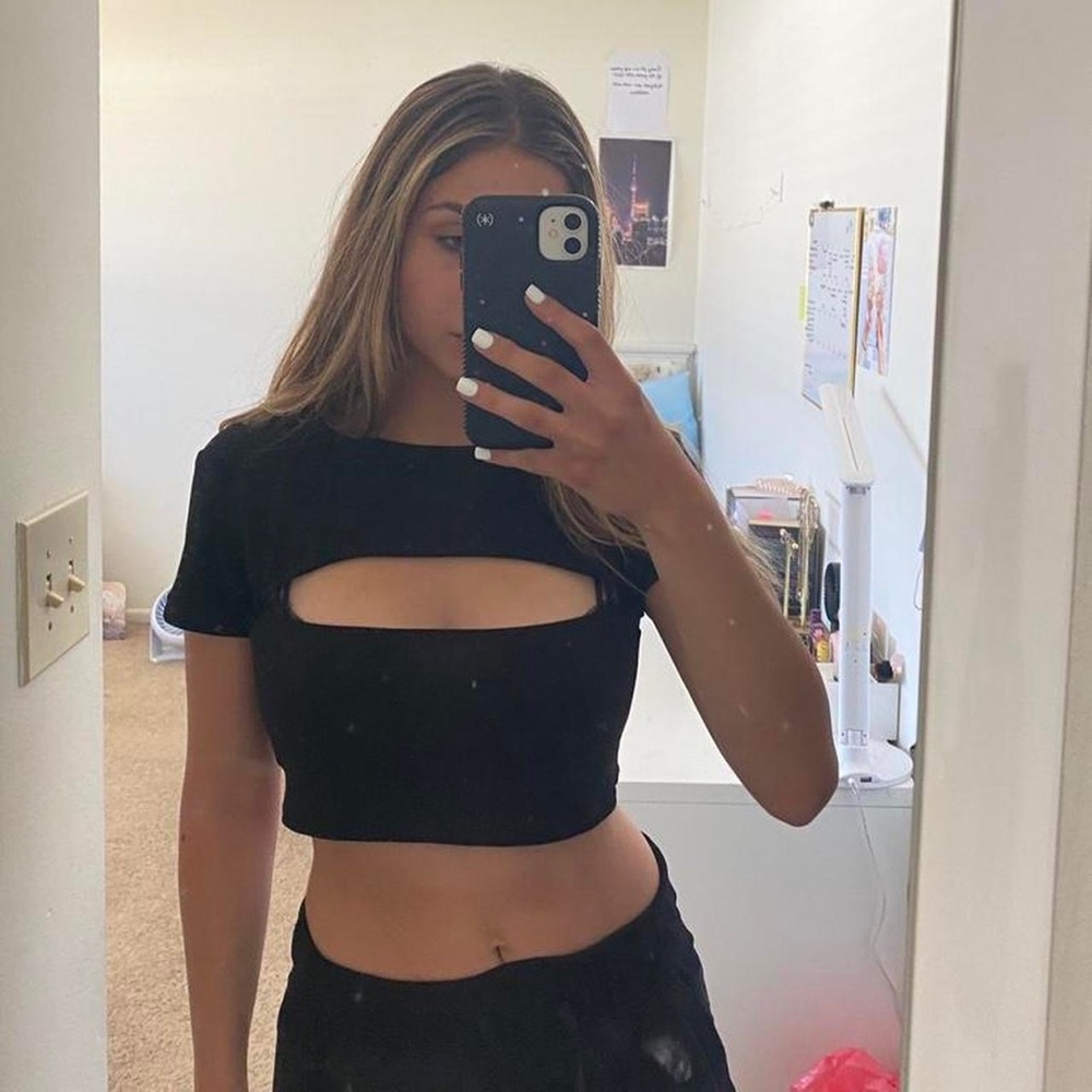 Motel black cut out top